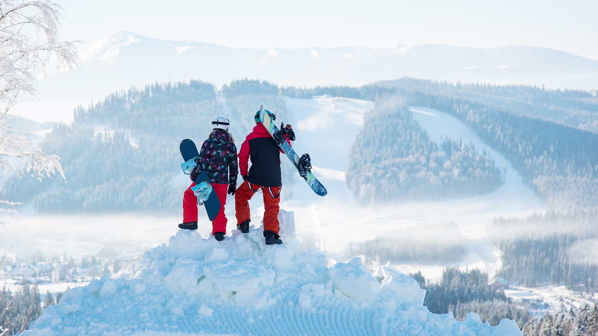 snowboarders-enjoy-the-snow-white-scenery-of-mount-2025-01-17-00-17-30-utc